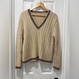 Vintage 1970s-80s V-Neck Cable Hand Knit Sweater Cream Small men’s tennis prep